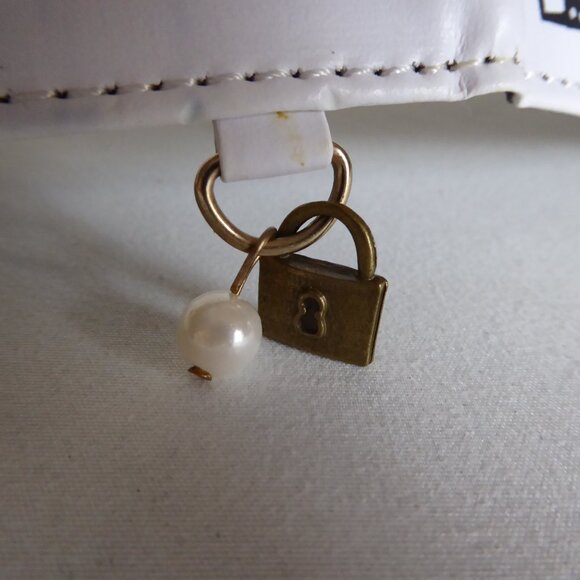 JAPAN JAPANESE ALICE ON WEDNESDAY WONDERLAND FOLDING TRAVEL MIRROR (PRE-OWNED) - Picture 11 of 12